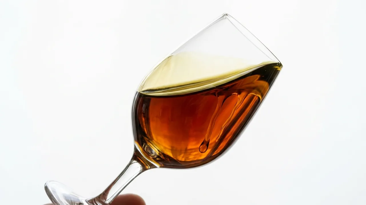 Visual analysis of fortified wine: Progression from ruby to amber, tawny, and antique mahogany with unctuous tears